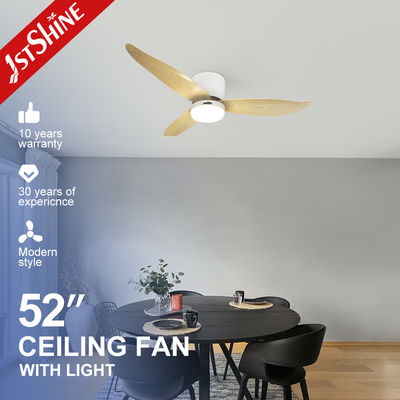 Buen precio Limpie el soporte con un chorro de agua la fan de techo de madera de 52 de la pulgada del grano cuchillas del ABS con la luz en línea