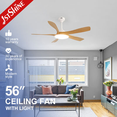 Buen precio Ventilador de techo de 56 pulgadas con luz LED Motor de CC, 5 cuchillas, pantalla de lámpara acrílica en línea