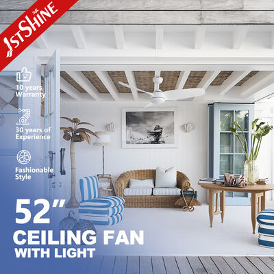 Calidad Ventilador de techo de plástico blanco moderno de 52 pulgadas con cuchillas ABS y silencioso motor de corriente continua de luz LED integrada Fábrica