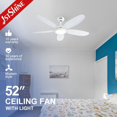Buen precio Ventilador de techo moderno de 52 pulgadas con luz LED y motor DC silencioso En línea